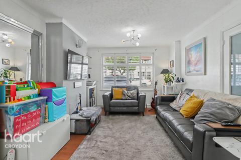 3 bed property, in Kimberley Road, £425,000