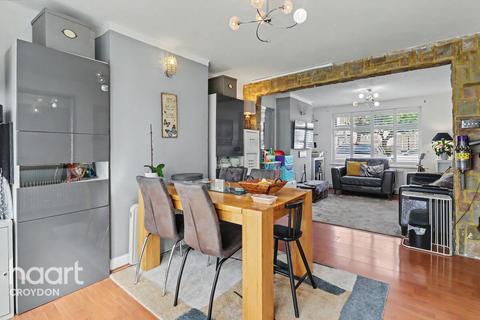 3 bed property, in Kimberley Road, £425,000
