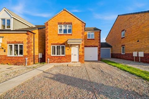 3 bed property, in Findon Way, £220,000