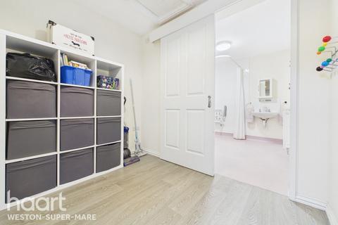 3 bed property, in Charlock Road, £260,000