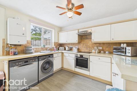3 bed property, in Charlock Road, £240,000
