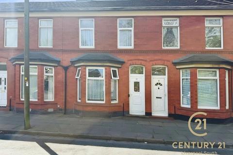 2 bed property, in Durham Street, £110,000