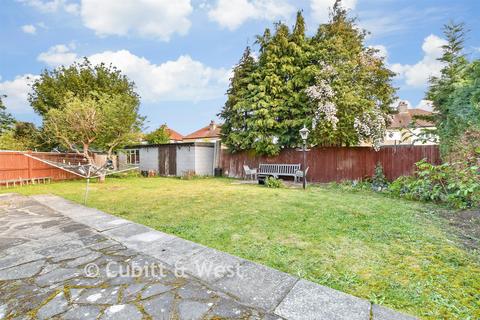 3 bed property, in Temple Way, £525,000