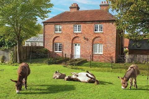 4 bed property, in Sway Road, £995,000