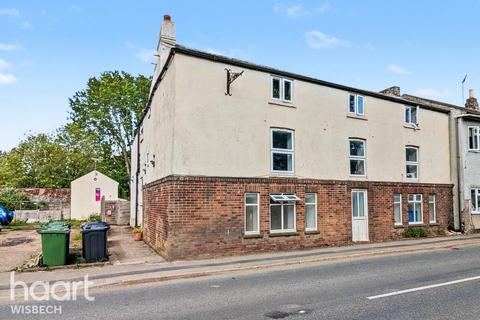 10 bed property, in Wisbech Road, £450,000