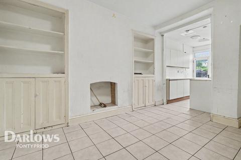 5 bed property, in Meadow Street, £130,000