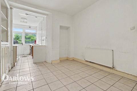 5 bed property, in Meadow Street, £130,000