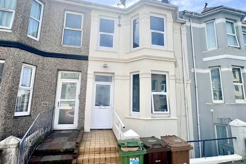 5 bed property, in 22 Ashford Road, £190,000