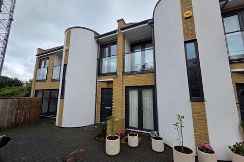 1 bed property, in Goschen Mews, £375,000