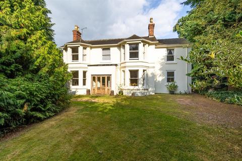 4 bed property, in Beech House, £795,000