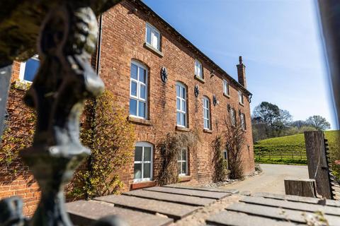 3 bed property, in Mill Lane, £650,000