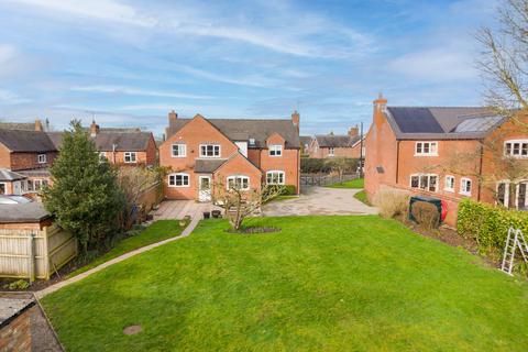 4 bed property, in Ivy Cottage Audlem Road, £595,000