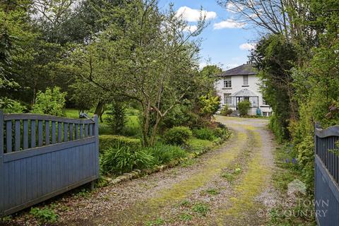 5 bed property, in 'powisland House', £800,000