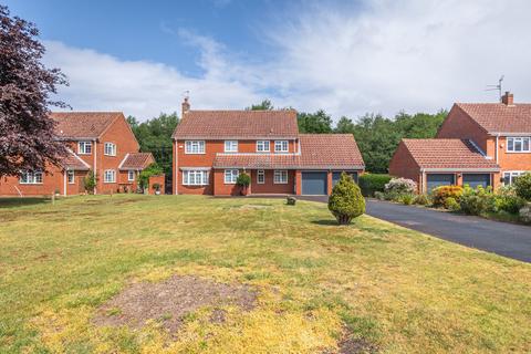 4 bed property, in Desirable Cul-De-Sac Setting in North Wootton, £550,000