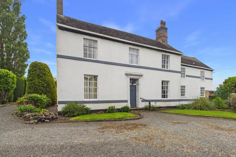 3 bed property, in Dumolos Lane, £600,000