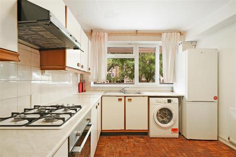 3 bed property, in Shuttleworth Road, £450,000