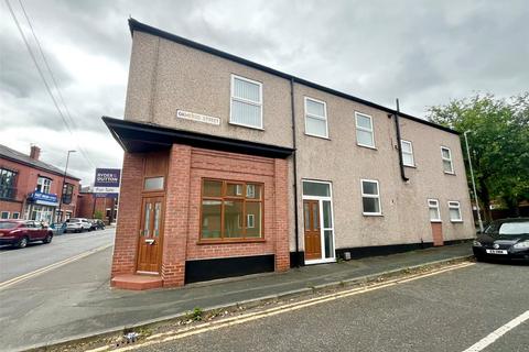 3 bed property, in Manchester Road, £190,000