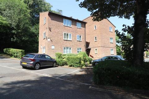 2 bed property, in Badgers Copse, £250,000