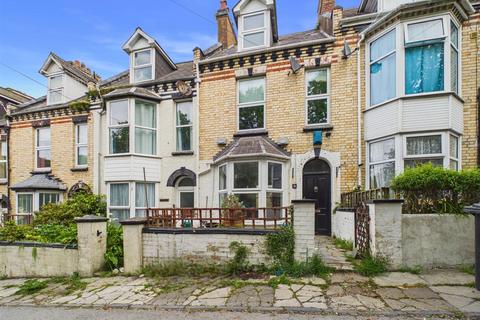 4 bed property, in Cross Park, £210,000