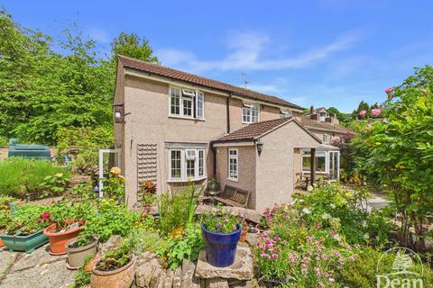 3 bed property, in New Road, £475,000