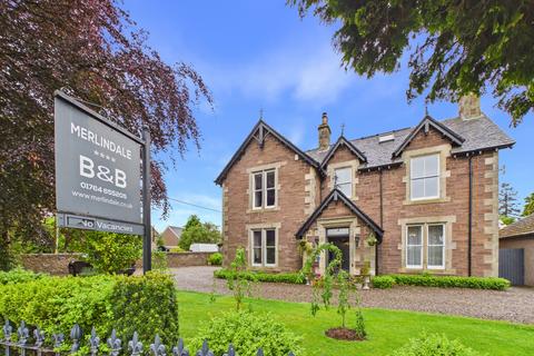 7 bed property, in Merlindale, £775,000