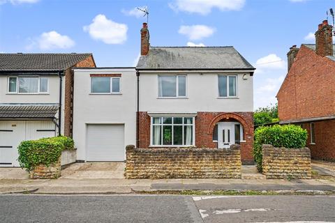 4 bed property, in Breedon Street, £395,000