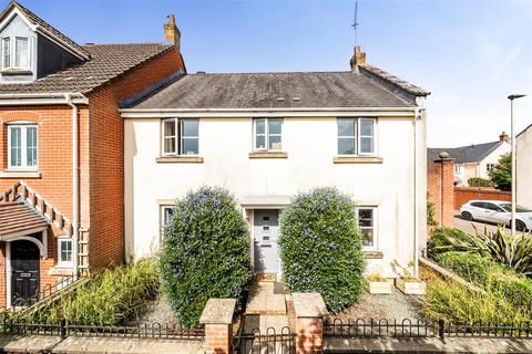 4 bed property, in Redvers Way, £325,000