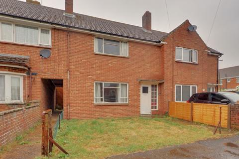 2 bed property, in Adhurst Road, £220,000