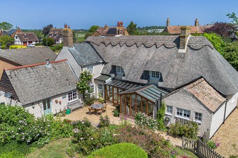 4 bed property, in Great Raveley, £675,000