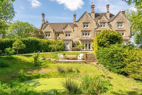 5 bed property, in Rodbourne, £975,000