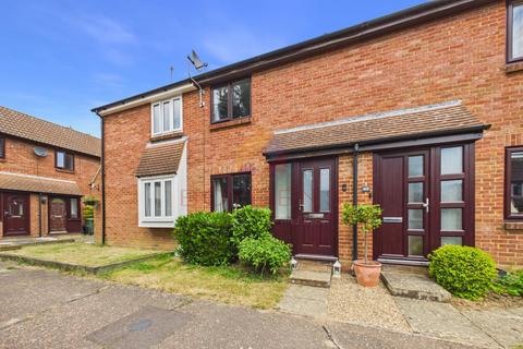 2 bed property, in Watermill Road, £275,000