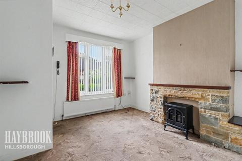 2 bed property, in Adkins Road, £110,000