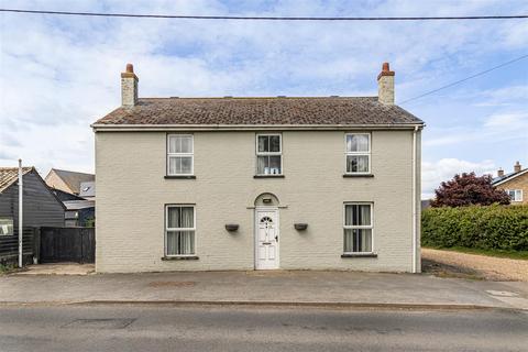 4 bed property, in Boxworth End, £400,000