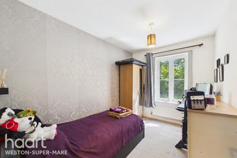 2 bed property, in Stormont Court, £160,000