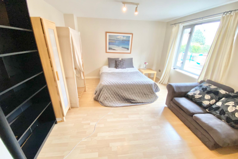 4 bed property, in Catherine Mead Street, £15,000