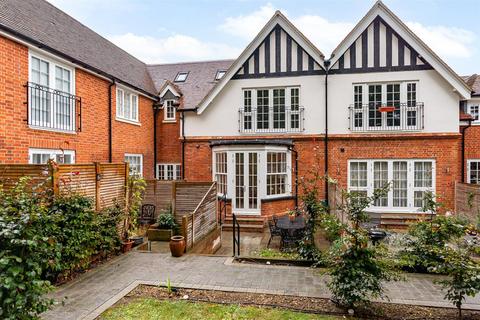 1 bed property, in Codicote Road, £275,000