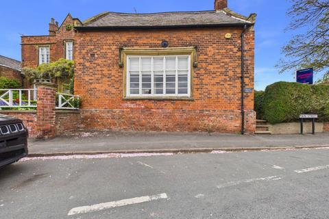 2 bed property, in Main Street, £230,000