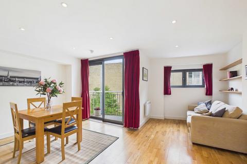 1 bed property, in Lant Street, £420,000
