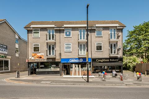 1 bed property, in Chaldon Road, £165,000