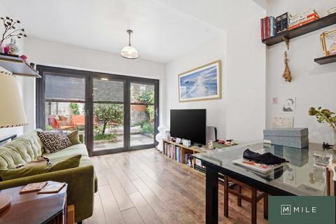 2 bed property, in Scrubs Lane, £475,000