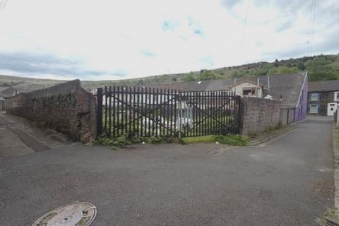Studio, in Davies Place, £82,500