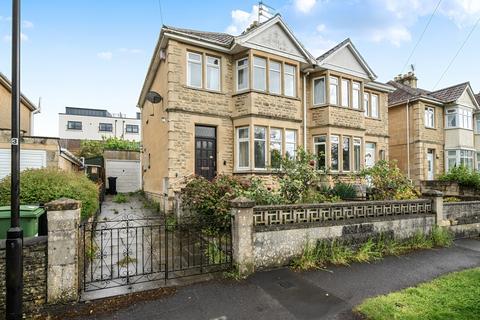 3 bed property, in Somerdale View, £425,000