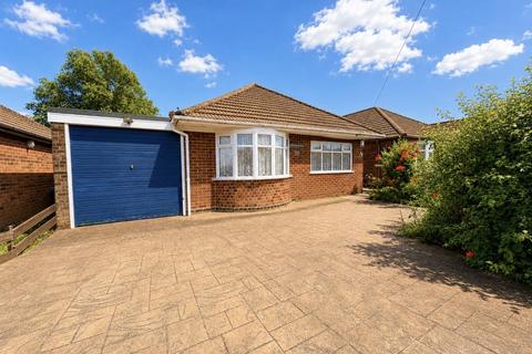 3 bed property, in Woodside Avenue, £310,000