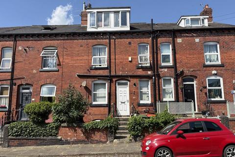 4 bed property, in Granby View, £235,000