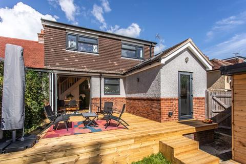 3 bed property, in Manor Avenue, £575,000