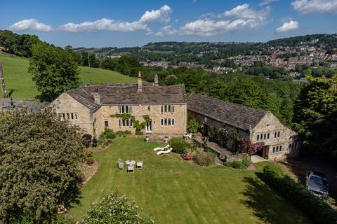 5 bed property, in Lower Wat Ing, £1,750,000