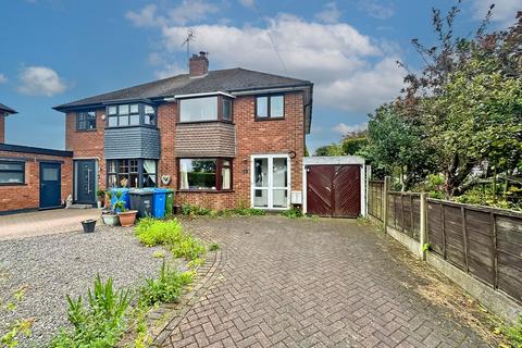 3 bed property, in Manor Avenue, £250,000