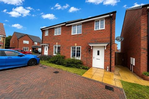 3 bed property, in Spa Chase, £225,000
