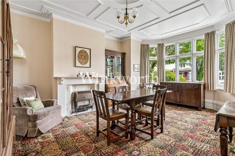 3 bed property, in Caversham Avenue, £700,000