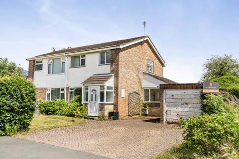 3 bed property, in Quarry Road, £350,000